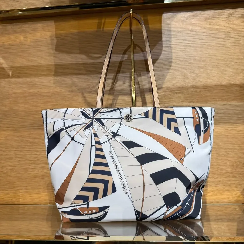 NEW‼️Tory Burch Nylon Printed Tote 180306